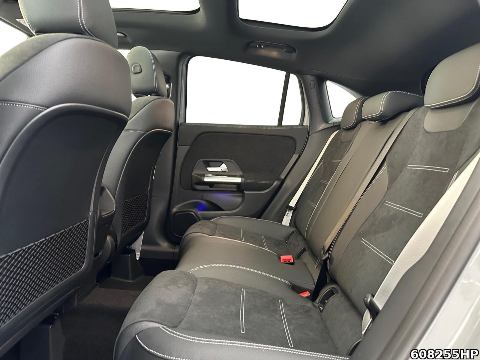 Fahrzeugabbildung Mercedes-Benz GLA 200 AMG AHK Pano Multibeam Distronic 20