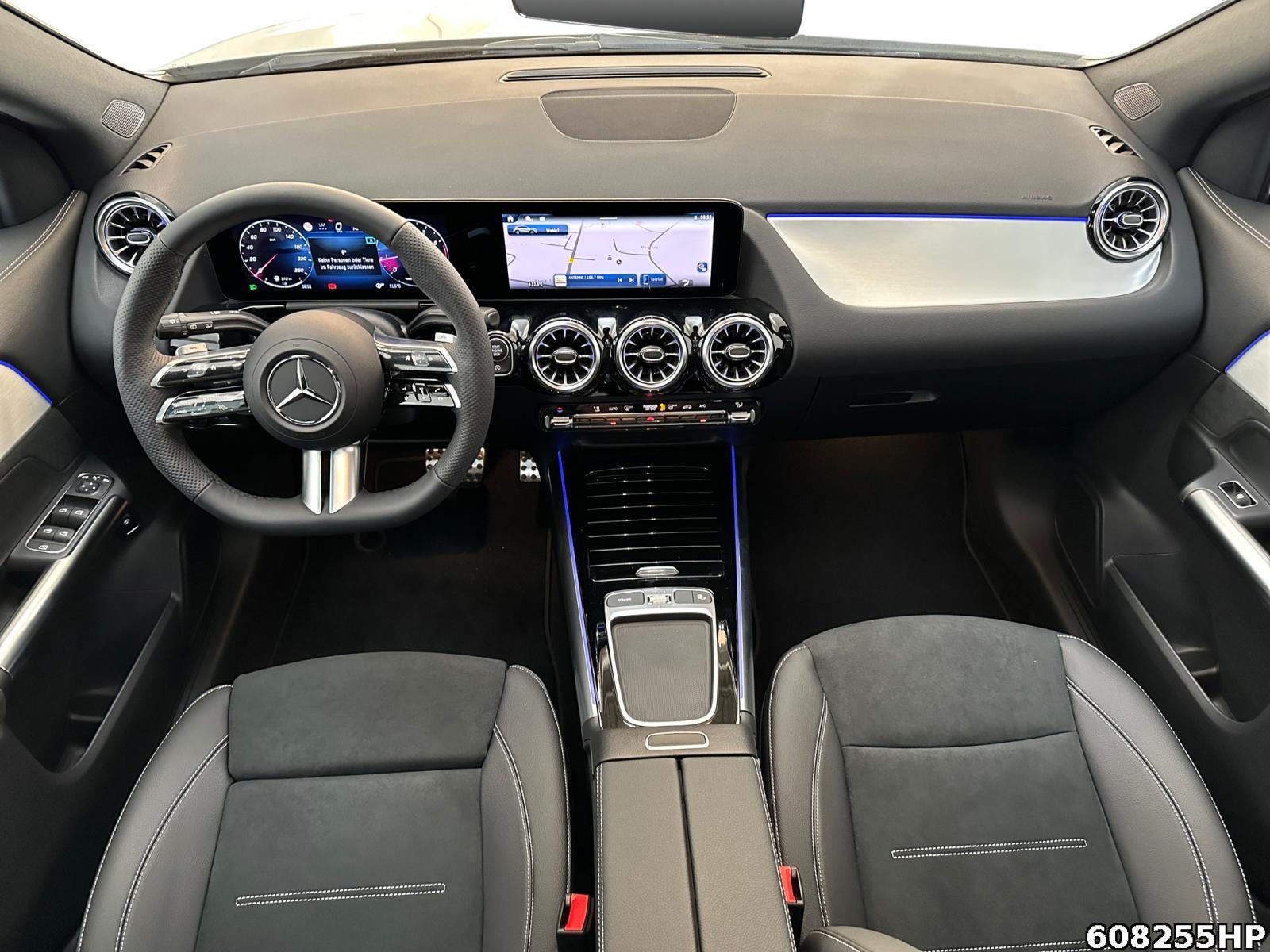 Fahrzeugabbildung Mercedes-Benz GLA 200 AMG AHK Pano Multibeam Distronic 20