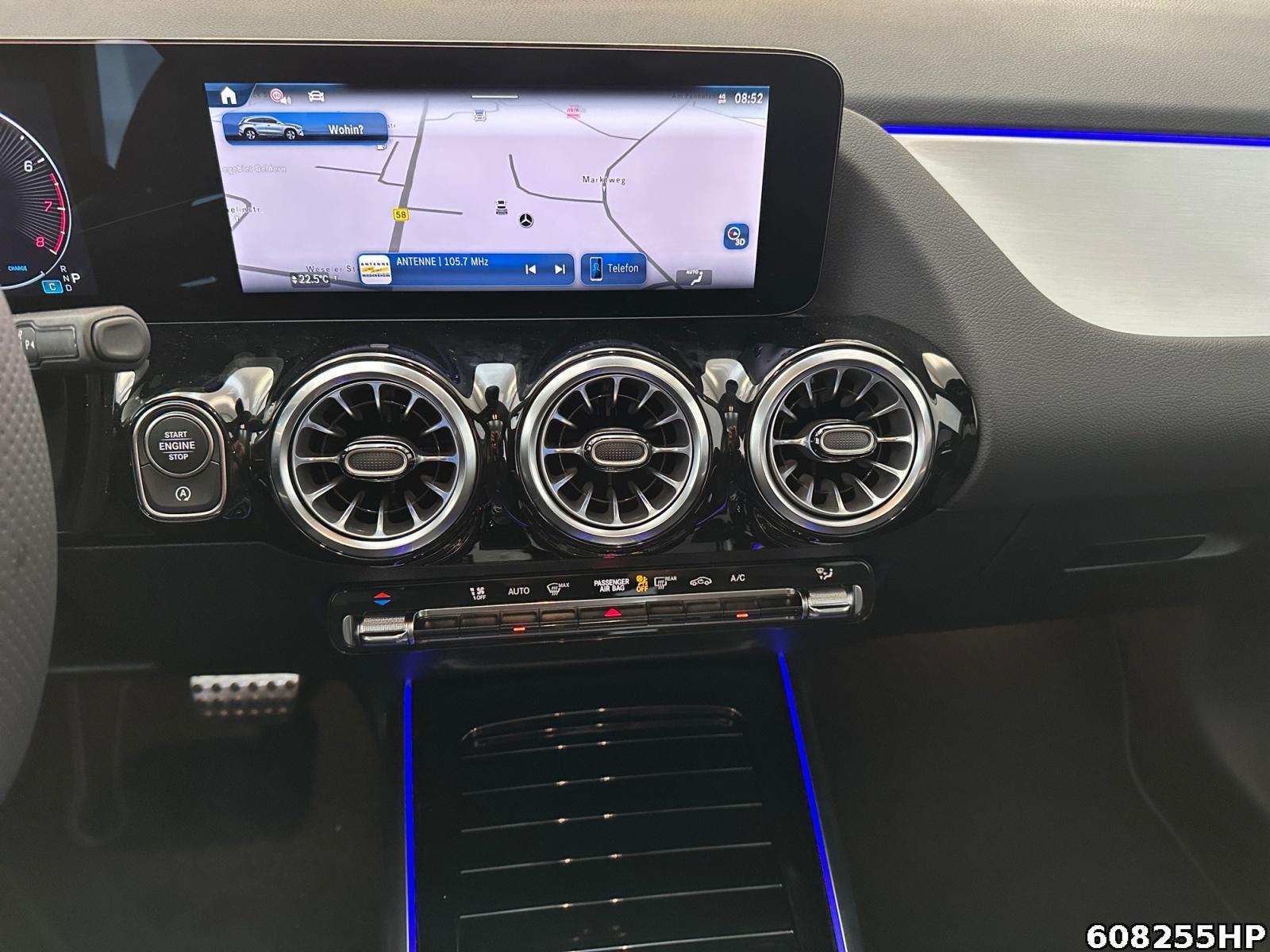 Fahrzeugabbildung Mercedes-Benz GLA 200 AMG AHK Pano Multibeam Distronic 20