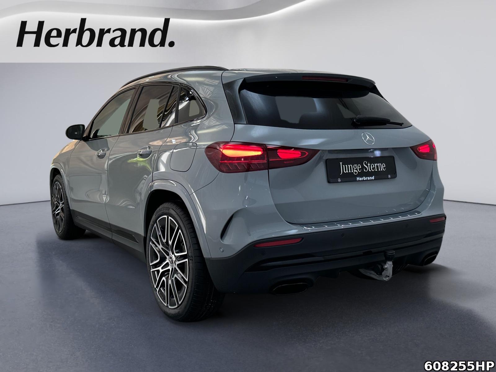 Fahrzeugabbildung Mercedes-Benz GLA 200 AMG AHK Pano Multibeam Distronic 20