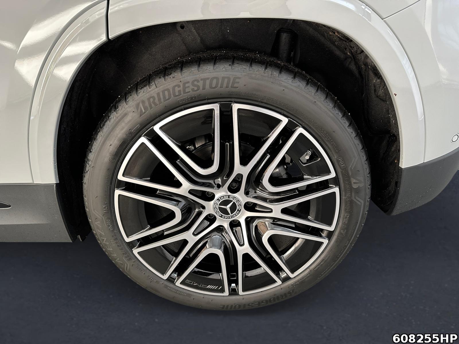 Fahrzeugabbildung Mercedes-Benz GLA 200 AMG AHK Pano Multibeam Distronic 20