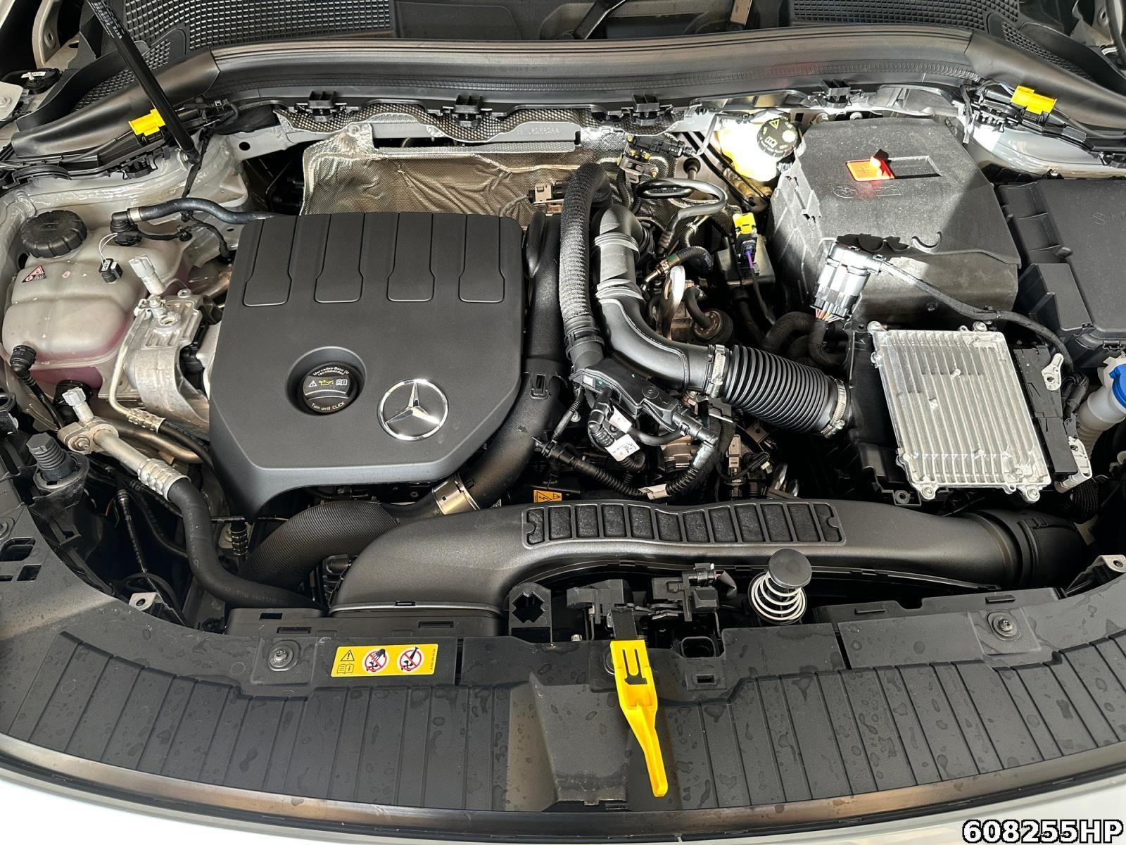 Fahrzeugabbildung Mercedes-Benz GLA 200 AMG AHK Pano Multibeam Distronic 20