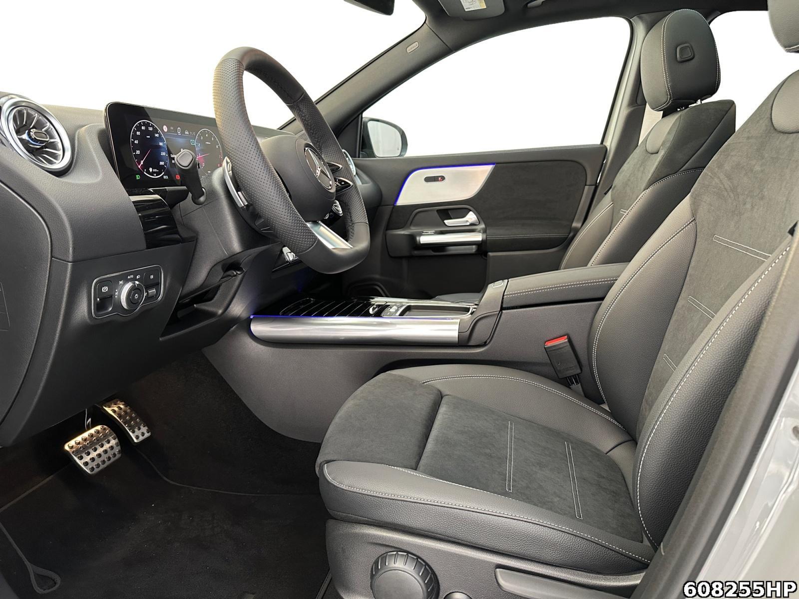 Fahrzeugabbildung Mercedes-Benz GLA 200 AMG AHK Pano Multibeam Distronic 20