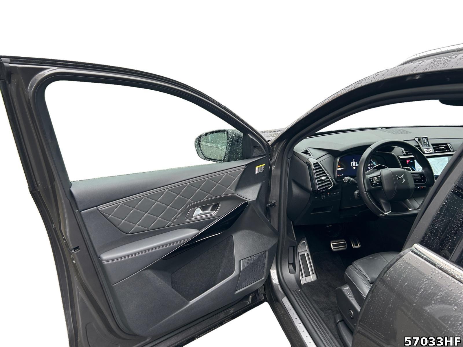 Fahrzeugabbildung DS Automobiles DS7 Crossback Rivoli +DAB+LED+AWD+
