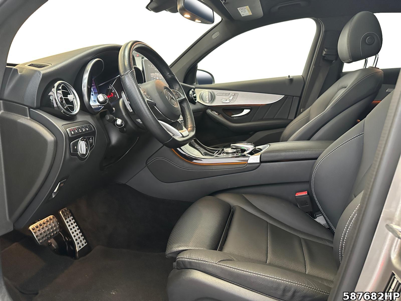 Fahrzeugabbildung Mercedes-Benz GLC 300 4M Coupé AMG-Line Burmester Distronic