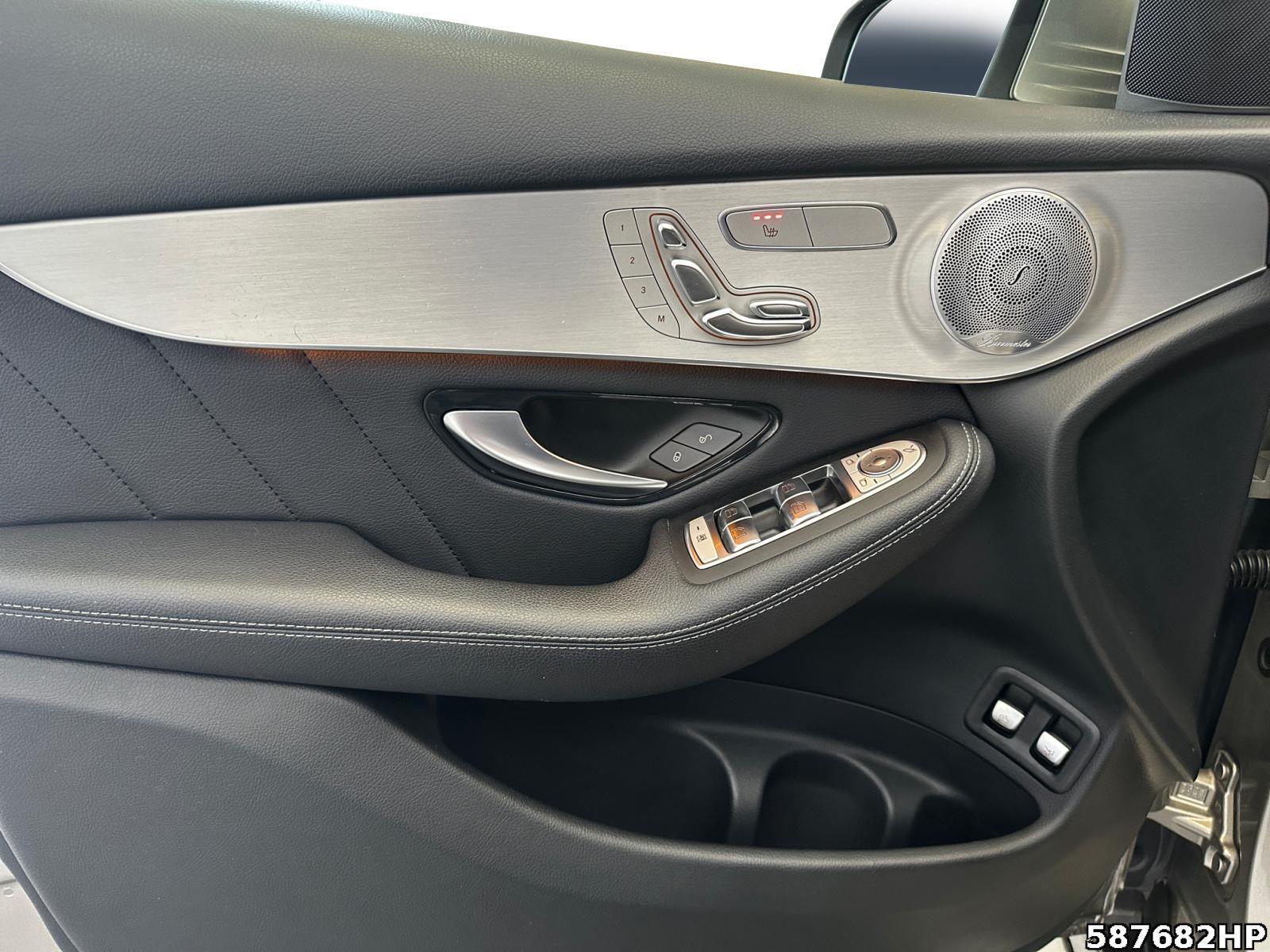 Fahrzeugabbildung Mercedes-Benz GLC 300 4M Coupé AMG-Line Burmester Distronic