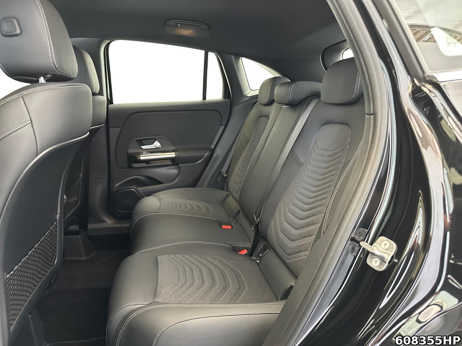 Fahrzeugabbildung Mercedes-Benz GLA 200 Progressive DISTRONIC AHK Rückfahrkamera
