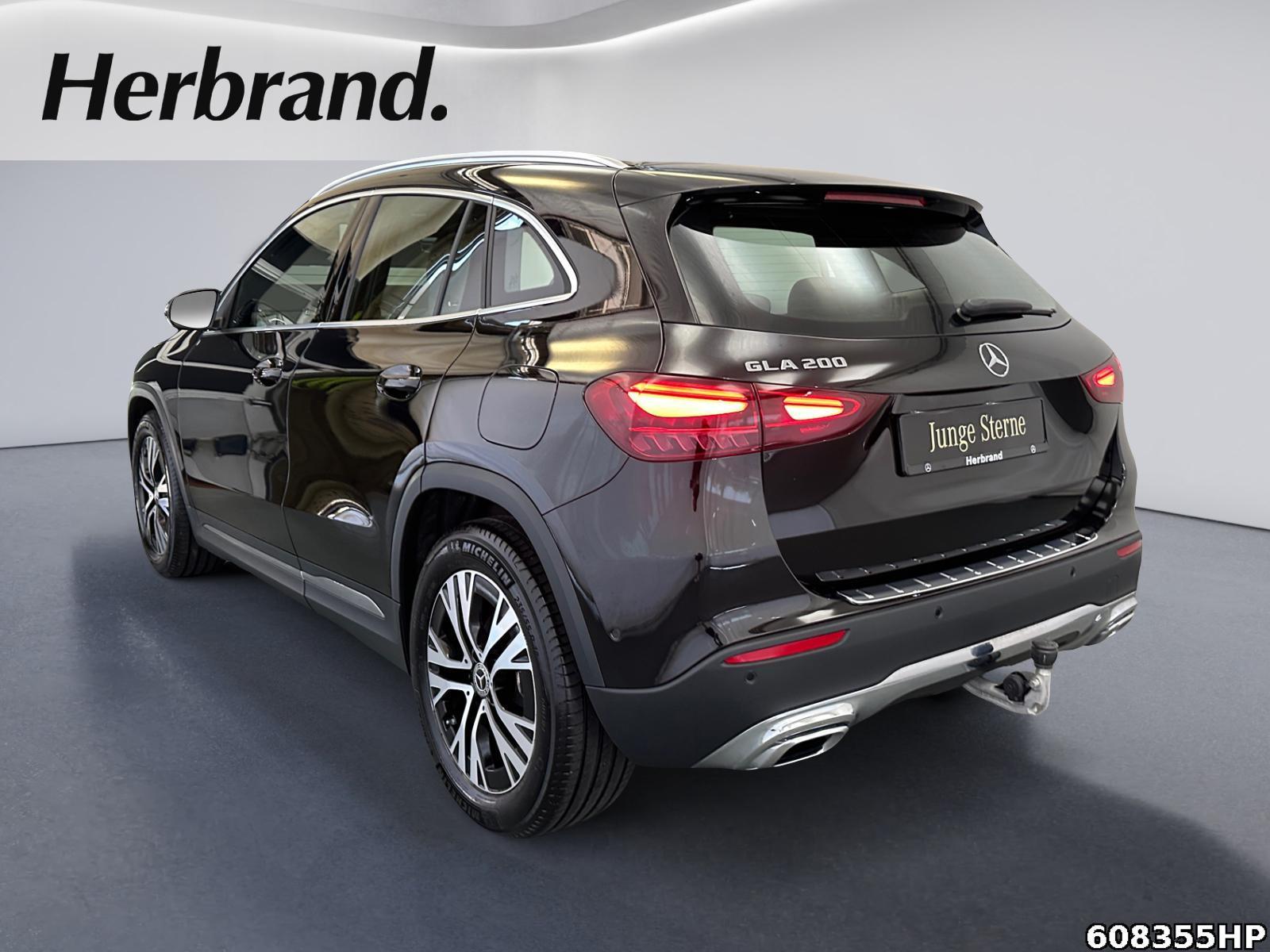 Fahrzeugabbildung Mercedes-Benz GLA 200 Progressive DISTRONIC AHK Rückfahrkamera