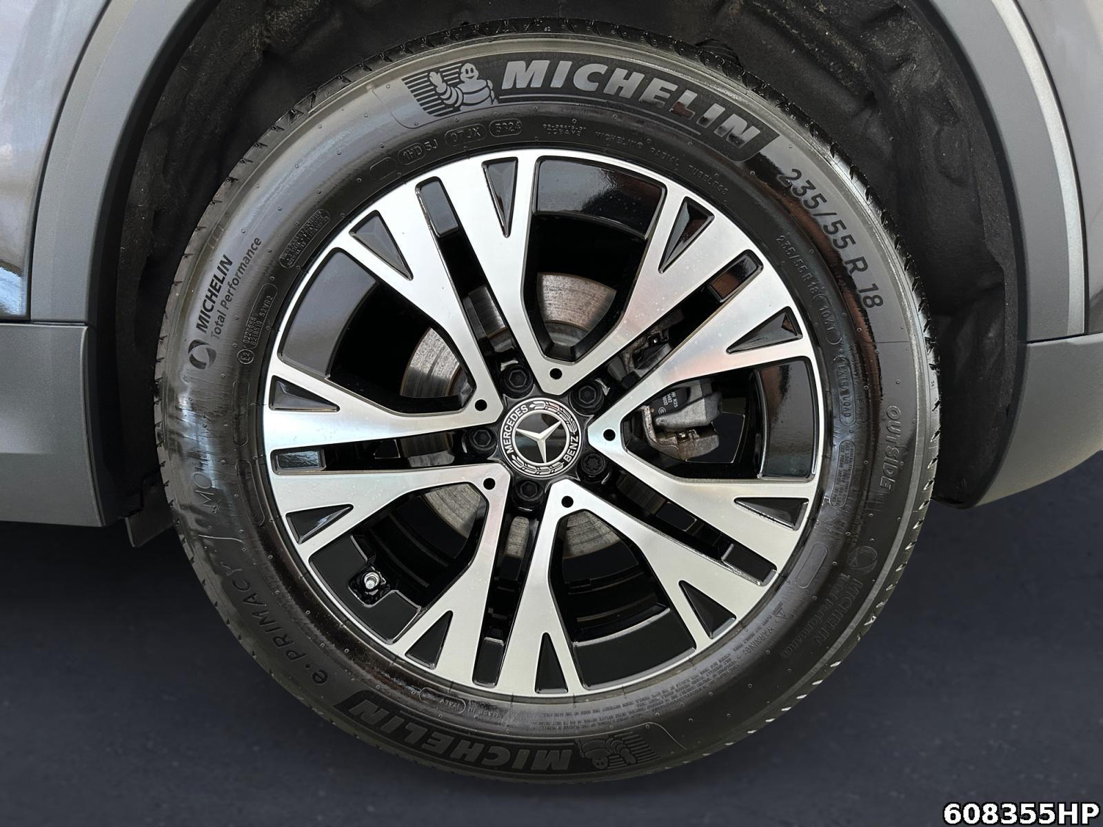 Fahrzeugabbildung Mercedes-Benz GLA 200 Progressive DISTRONIC AHK Rückfahrkamera