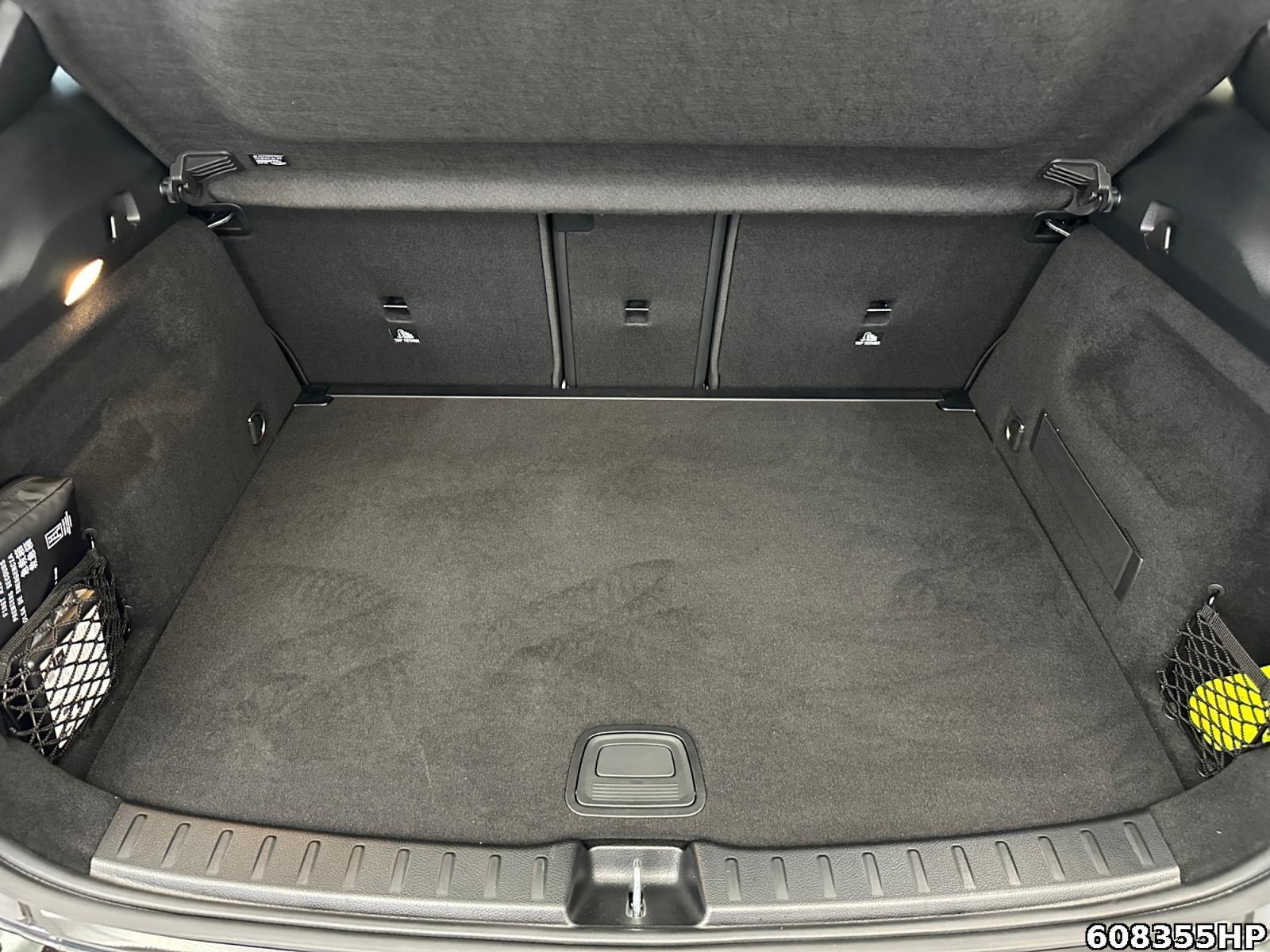 Fahrzeugabbildung Mercedes-Benz GLA 200 Progressive DISTRONIC AHK Rückfahrkamera