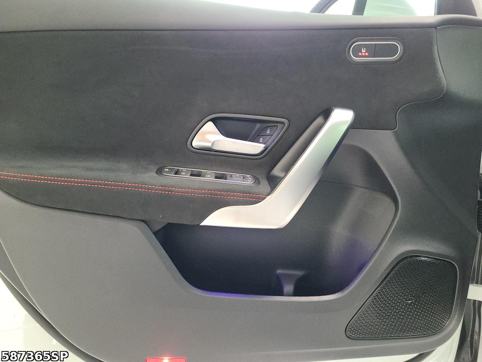 Fahrzeugabbildung Mercedes-Benz A 180 AMG KAMERA Lenkrad Hzg. 18