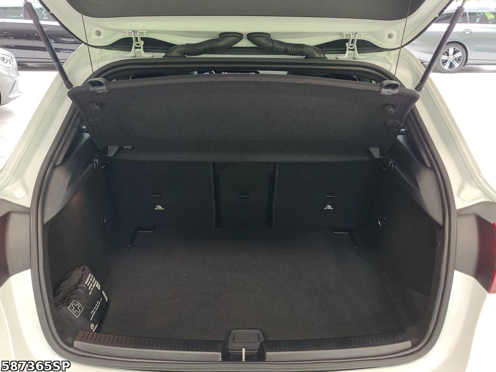 Fahrzeugabbildung Mercedes-Benz A 180 AMG KAMERA Lenkrad Hzg. 18
