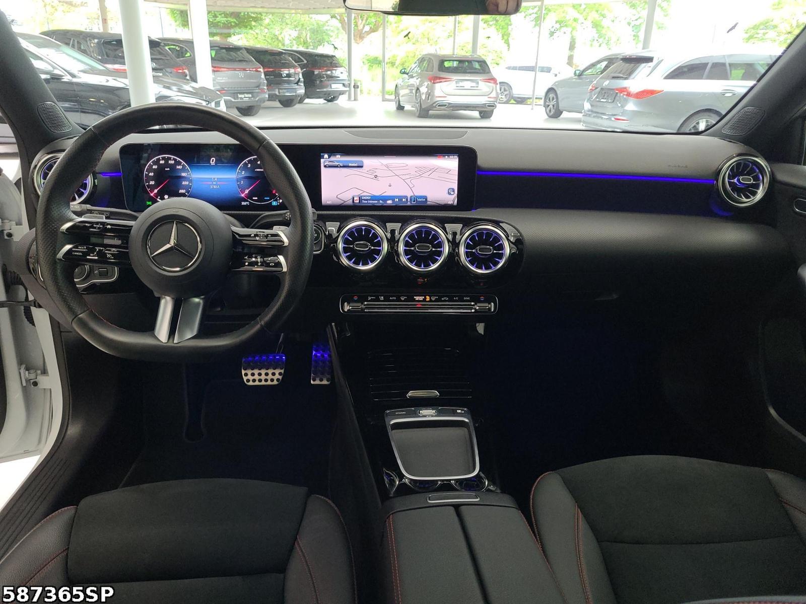 Fahrzeugabbildung Mercedes-Benz A 180 AMG KAMERA Lenkrad Hzg. 18