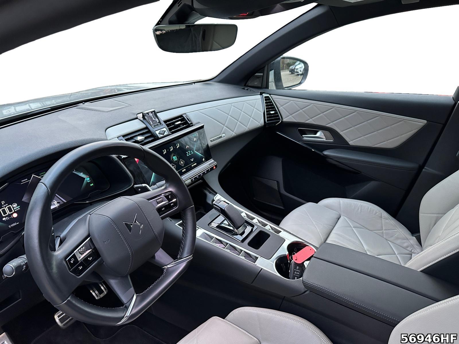 Fahrzeugabbildung DS Automobiles DS7 Crossback Hybrid 4x2, Rivoli
