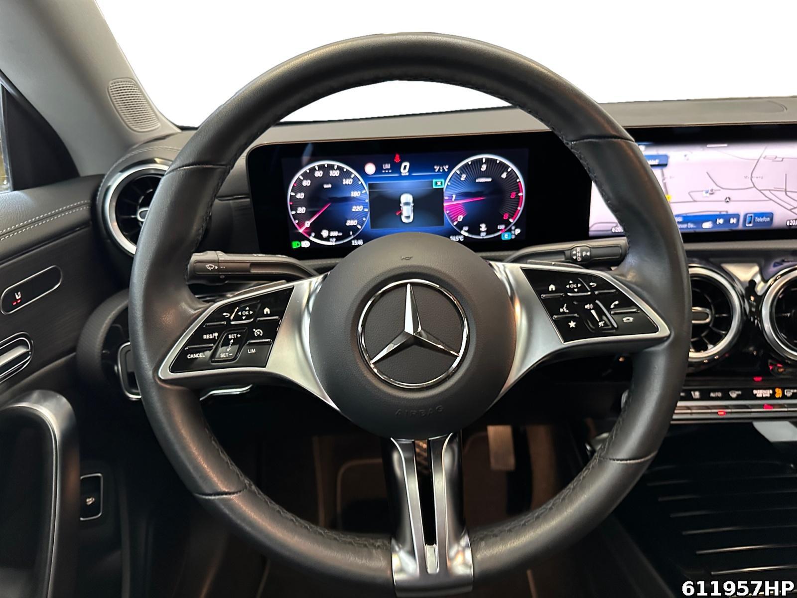Fahrzeugabbildung Mercedes-Benz CLA 220 d Coupé Progressive Pano AHK Multibeam