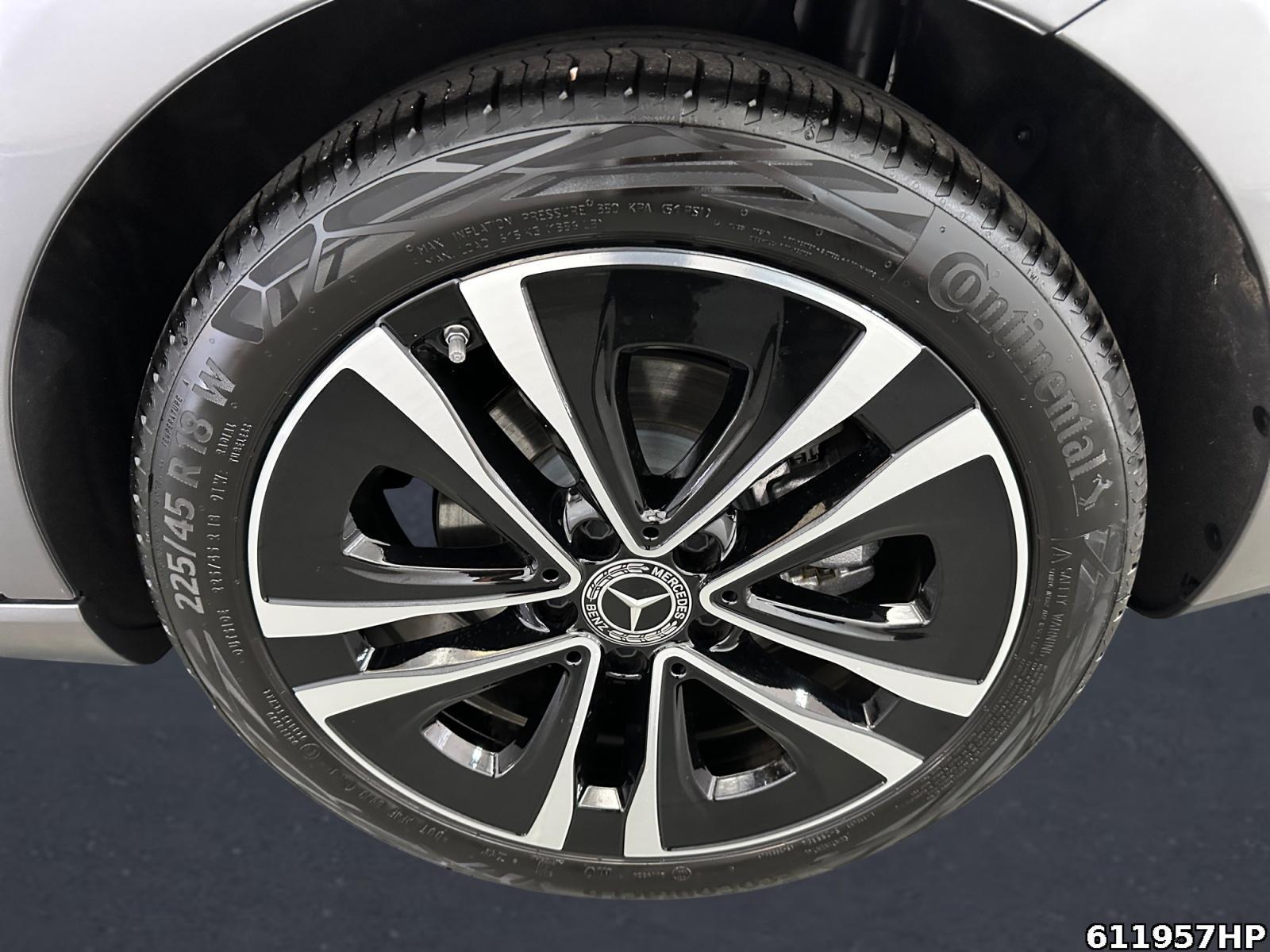 Fahrzeugabbildung Mercedes-Benz CLA 220 d Coupé Progressive Pano AHK Multibeam