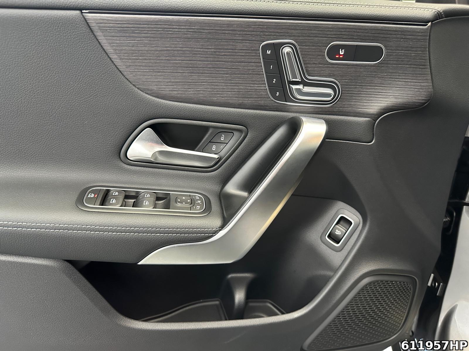 Fahrzeugabbildung Mercedes-Benz CLA 220 d Coupé Progressive Pano AHK Multibeam