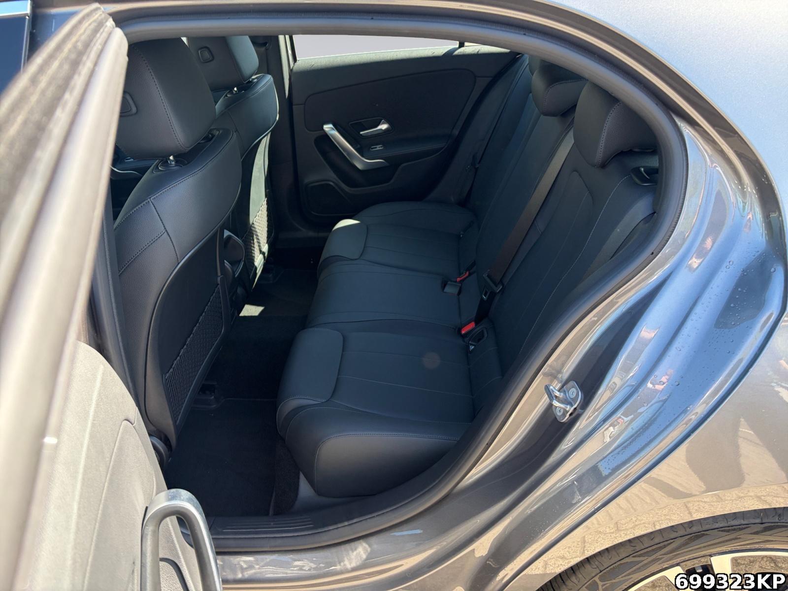 Fahrzeugabbildung Mercedes-Benz A 200 d Progressive Lenkradhzg Kamera CarPlay