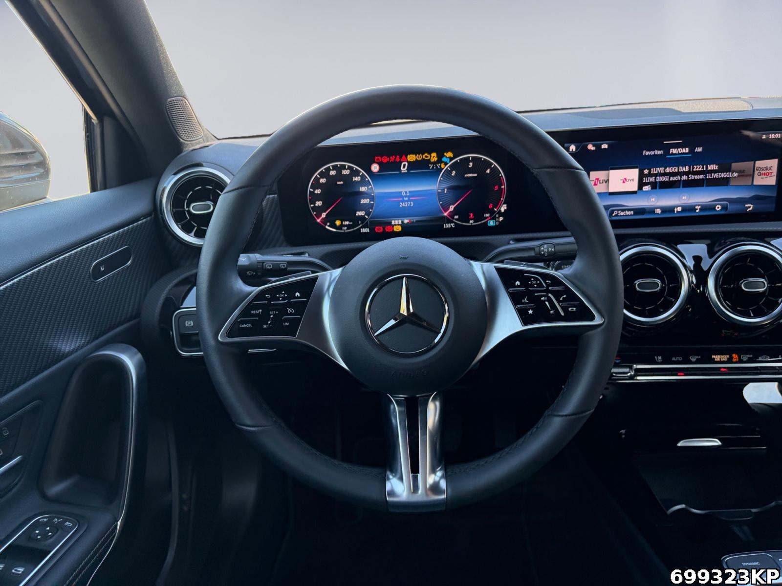Fahrzeugabbildung Mercedes-Benz A 200 d Progressive Lenkradhzg Kamera CarPlay