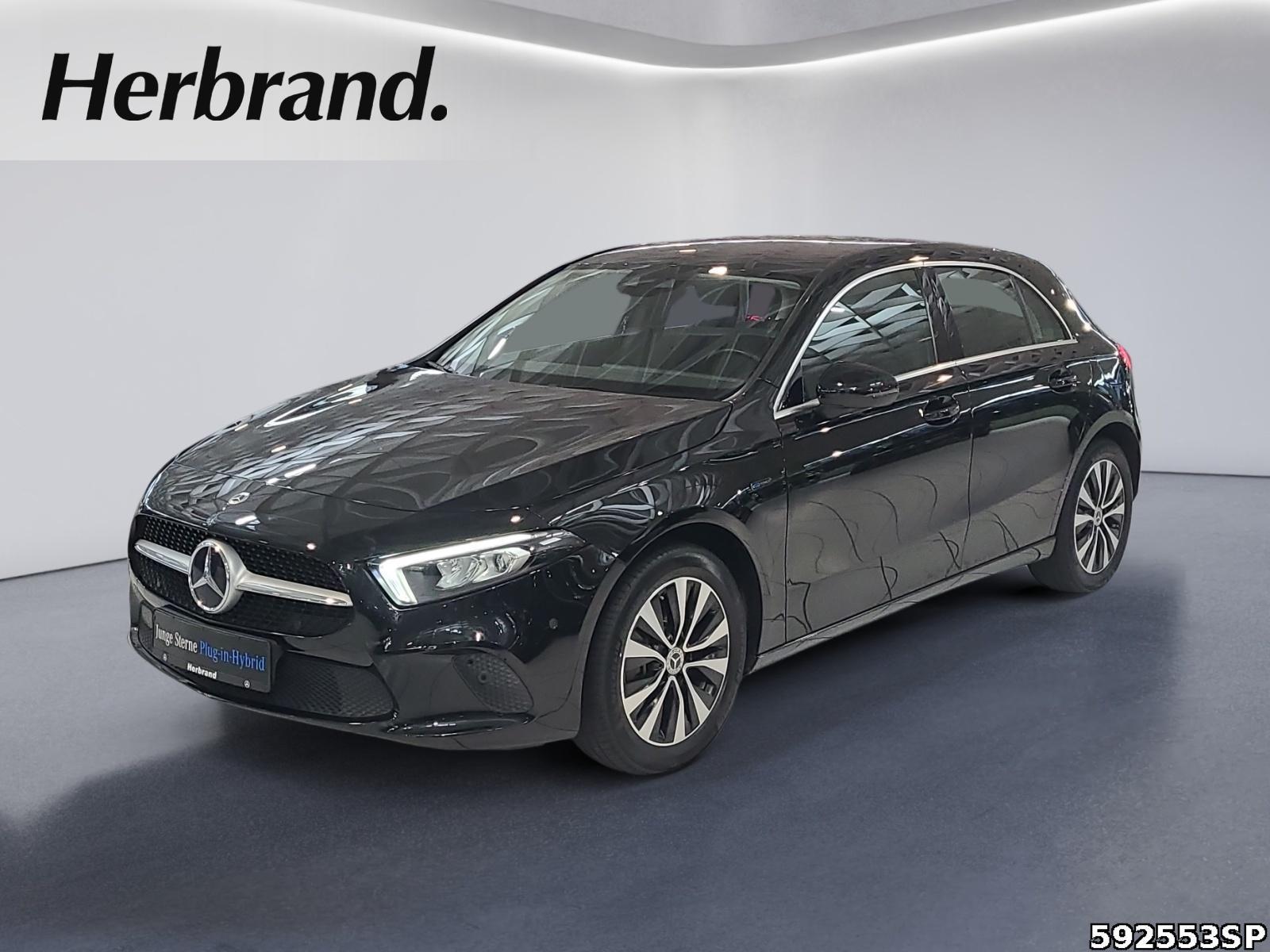 Mercedes-Benz A 250 Progressive LED SPUR CARPLAY