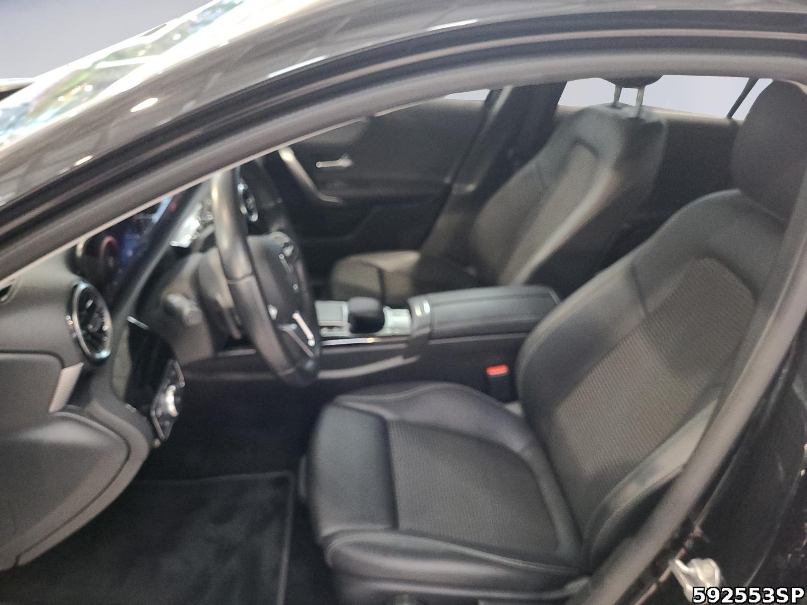 Fahrzeugabbildung Mercedes-Benz A 250 Progressive LED SPUR CARPLAY