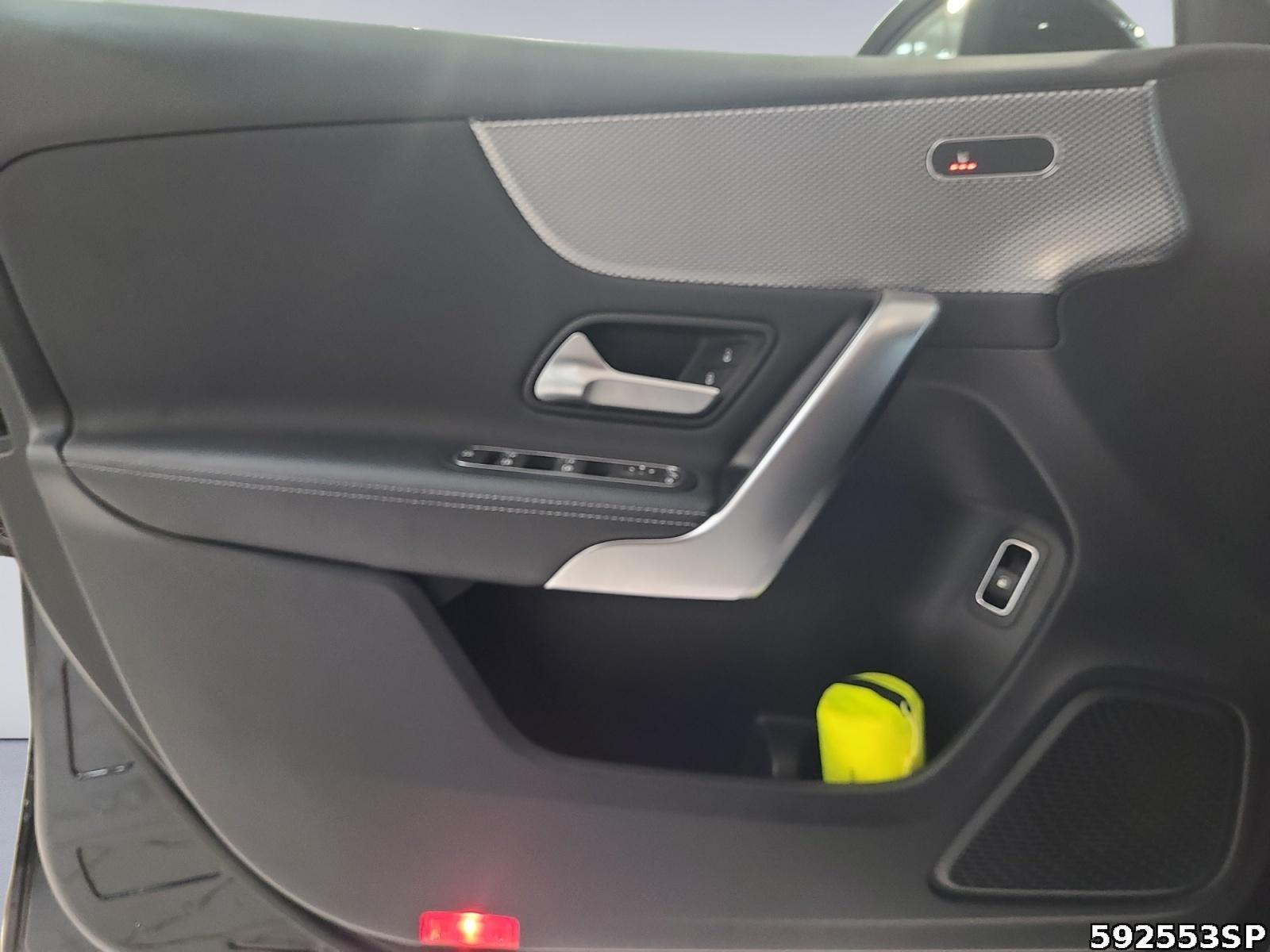Fahrzeugabbildung Mercedes-Benz A 250 Progressive LED SPUR CARPLAY
