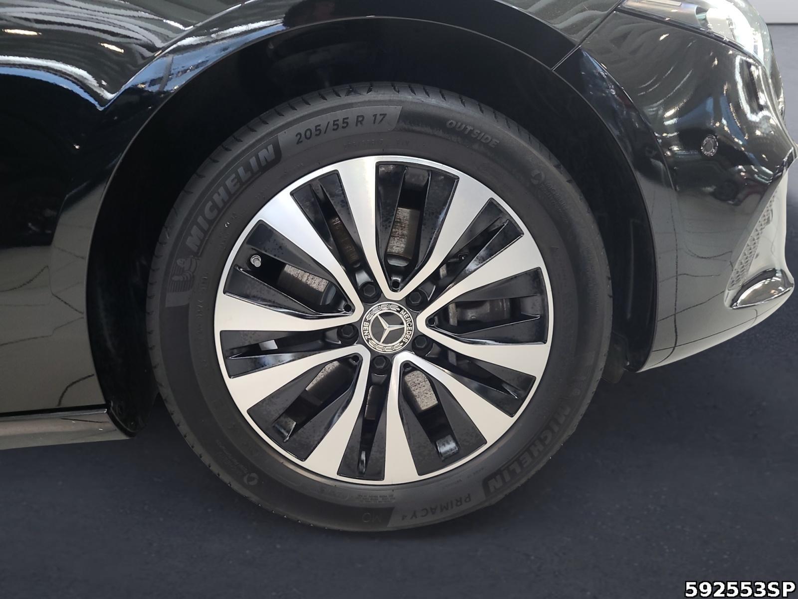 Fahrzeugabbildung Mercedes-Benz A 250 Progressive LED SPUR CARPLAY