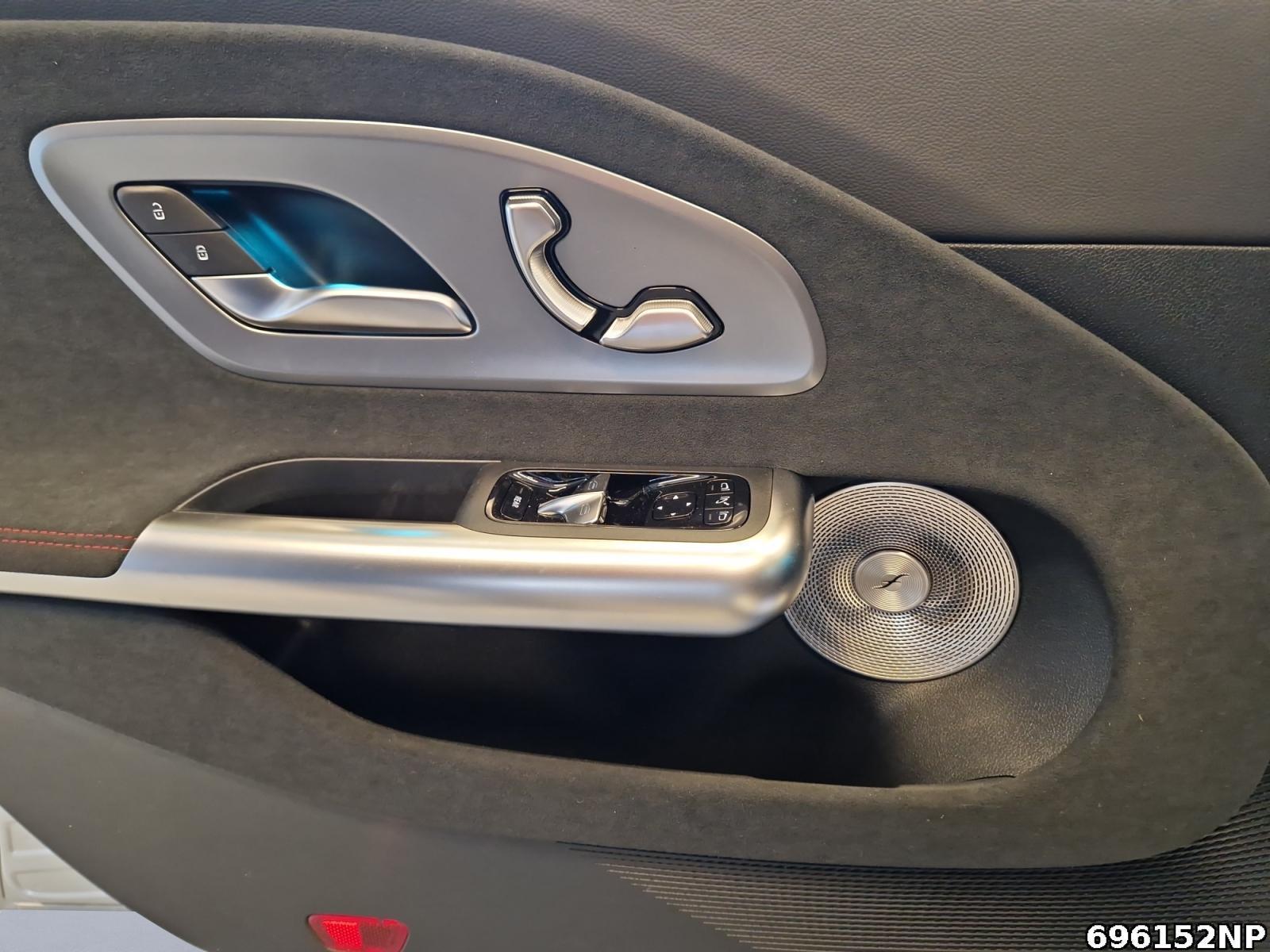 Fahrzeugabbildung Mercedes-Benz CLA 200 +AMG+SUPERSCREEN+HEADUP+MULTI+BURMESTER