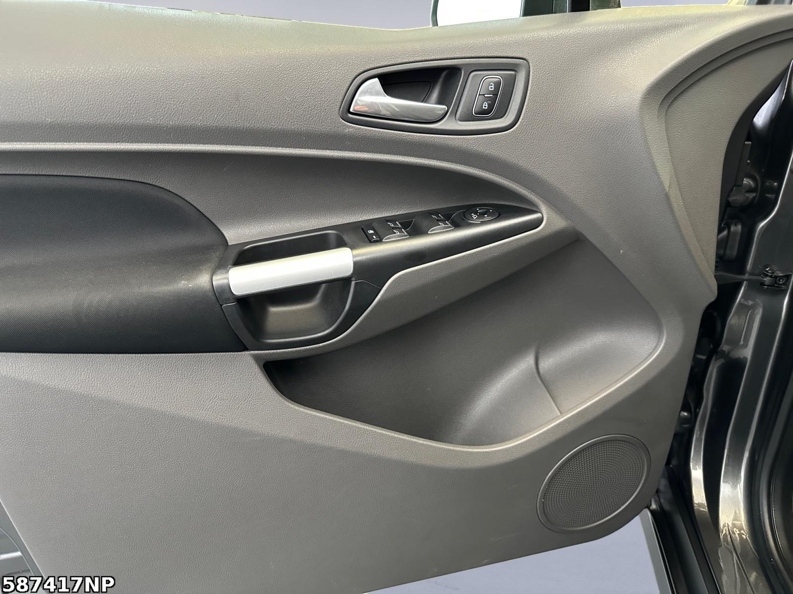Fahrzeugabbildung Ford Grand Tourneo Connect AHK 7 Sitzer R.Kamera