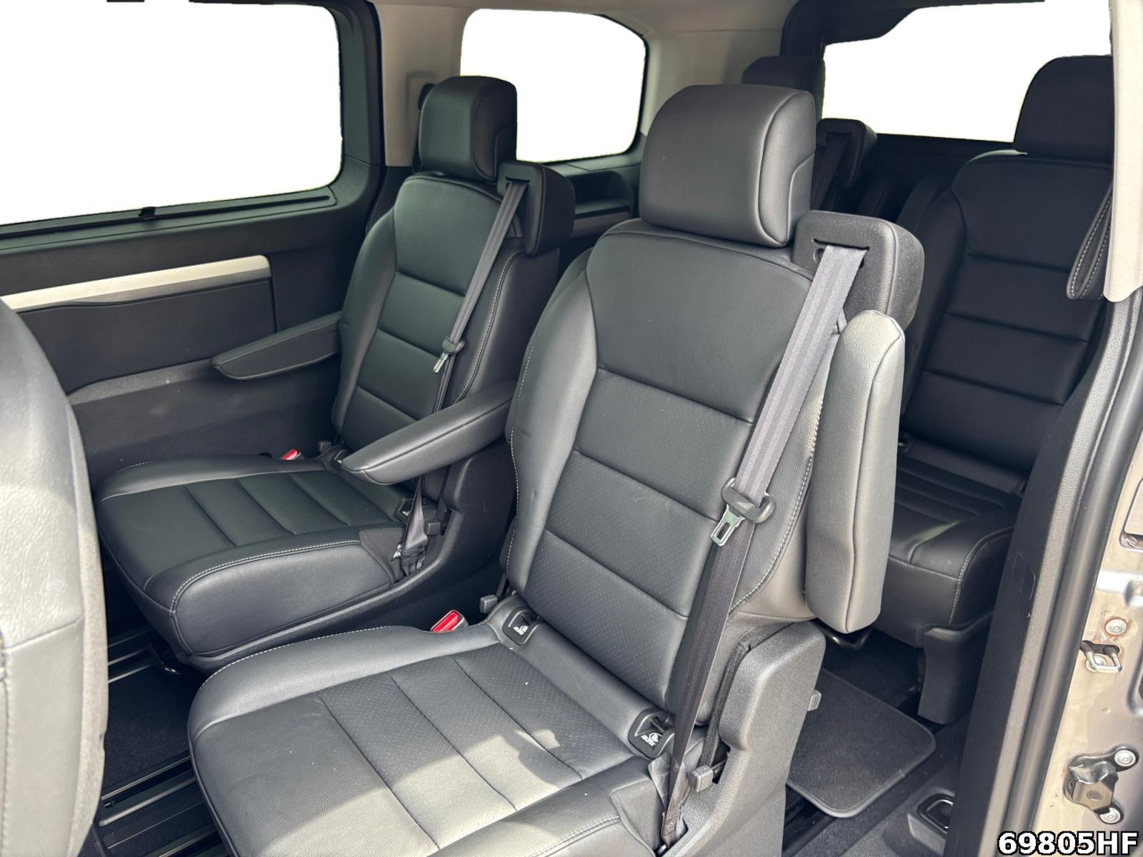 Fahrzeugabbildung Peugeot Traveller Elektromotor L2 Business VIP(75kWh Bat.)