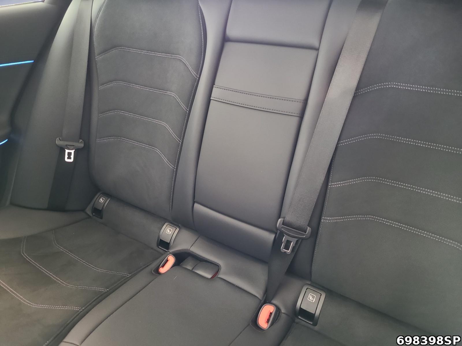 Fahrzeugabbildung Mercedes-Benz E 220 d AMG Pano Night Superscreen Distron. 21