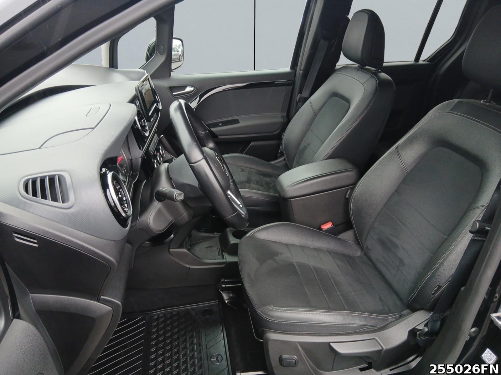 Fahrzeugabbildung Mercedes-Benz T-Klasse STYLE 6-G*LED*Park-P*Tempo*Navi*Klima*