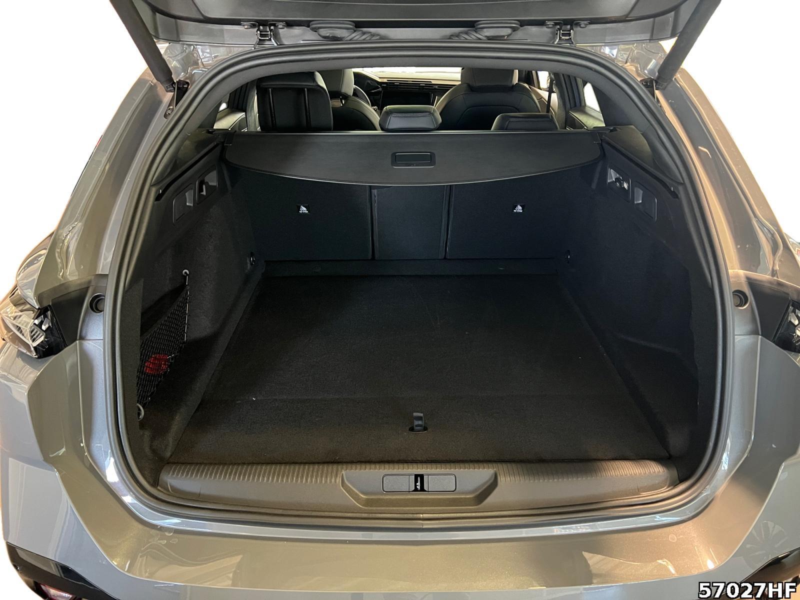 Fahrzeugabbildung Peugeot 308 SW GT HYBRID 145 e-DSC6