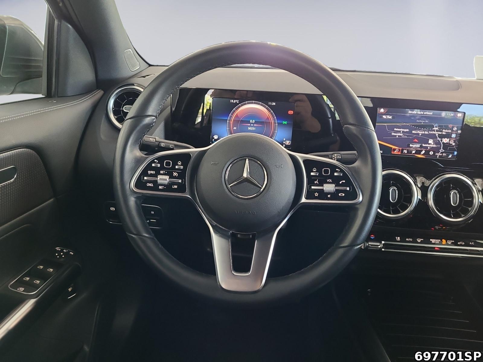 Fahrzeugabbildung Mercedes-Benz GLA 200 d Progressive KAMERA MULTIBEAM AHK