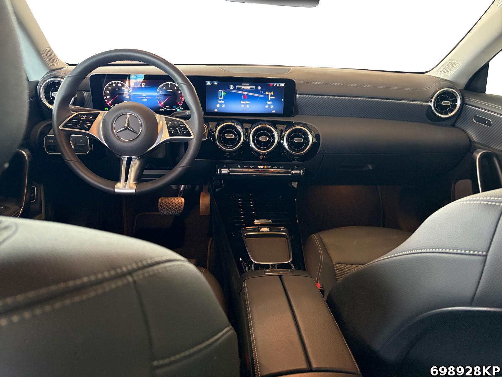 Fahrzeugabbildung Mercedes-Benz CLA 180 Progressive Lenkradhzg Kamera LED 18