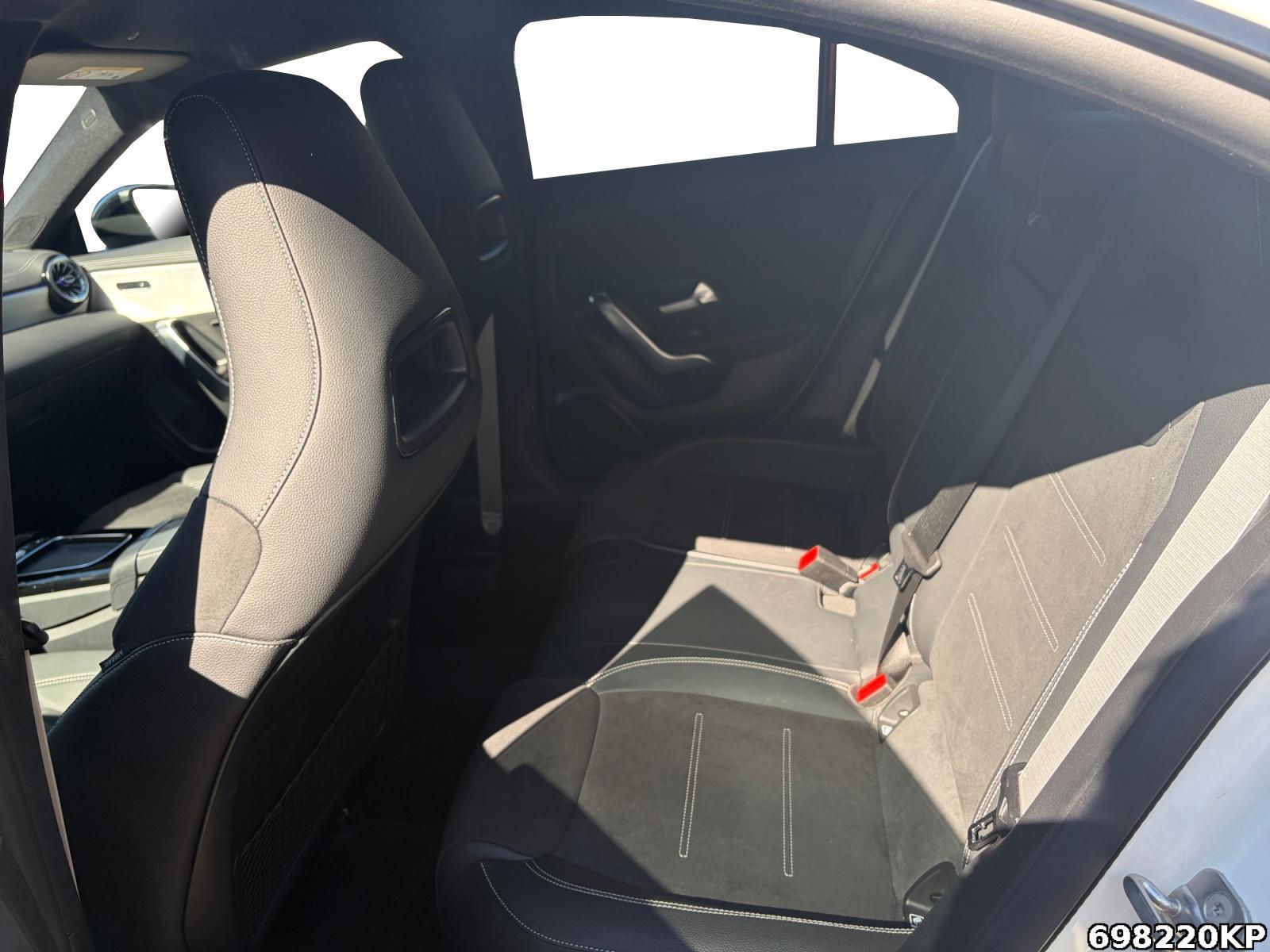 Fahrzeugabbildung Mercedes-Benz CLA 200 d Coupé AMG Night Distronic Kamera 19