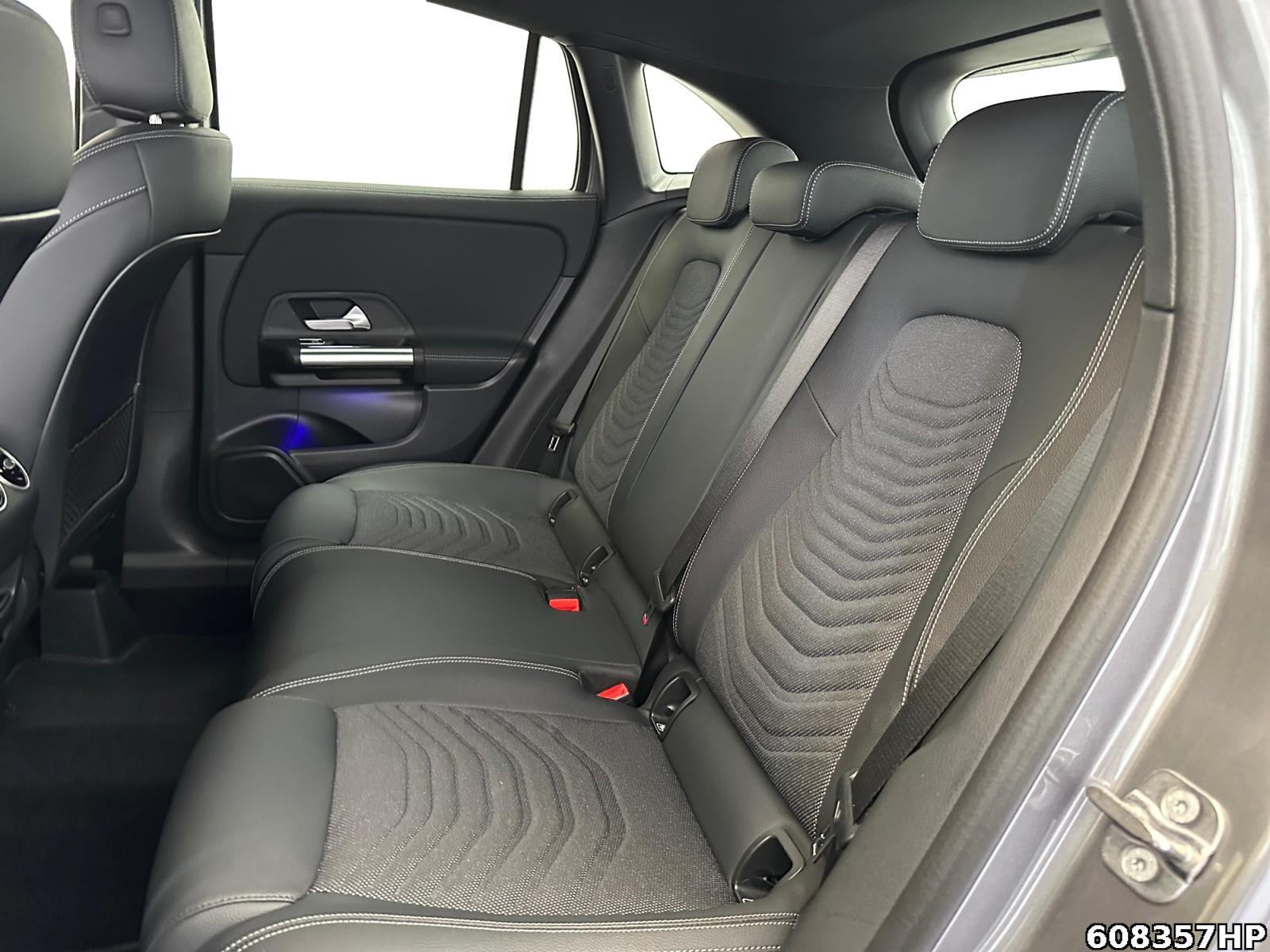 Fahrzeugabbildung Mercedes-Benz GLA 200 Progressive DISTRONIC AHK Keyless RFK <