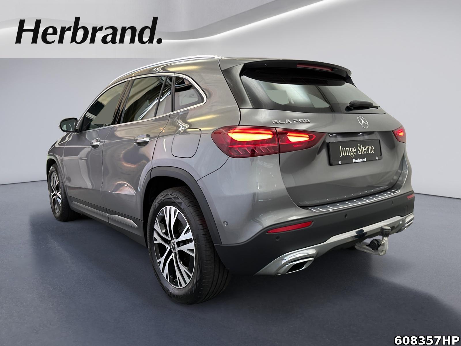 Fahrzeugabbildung Mercedes-Benz GLA 200 Progressive DISTRONIC AHK Keyless RFK <