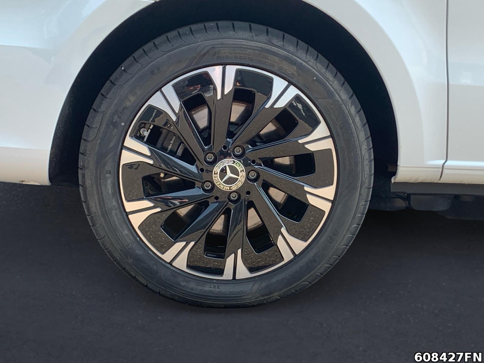 Fahrzeugabbildung Mercedes-Benz V 300 STYLE 4MATIC AIRMATIC*STANDHEIZ*AHK*6 SITZ