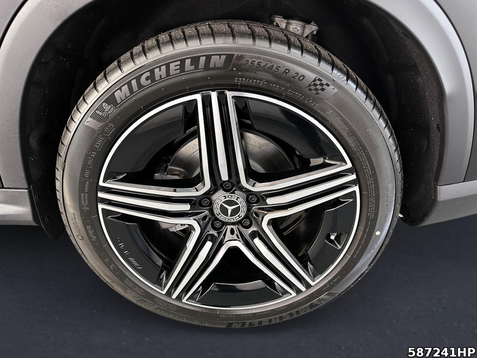 Fahrzeugabbildung Mercedes-Benz GLC 220 d 4MATIC +EDITION-AMG+PANO+DISTRONIC+