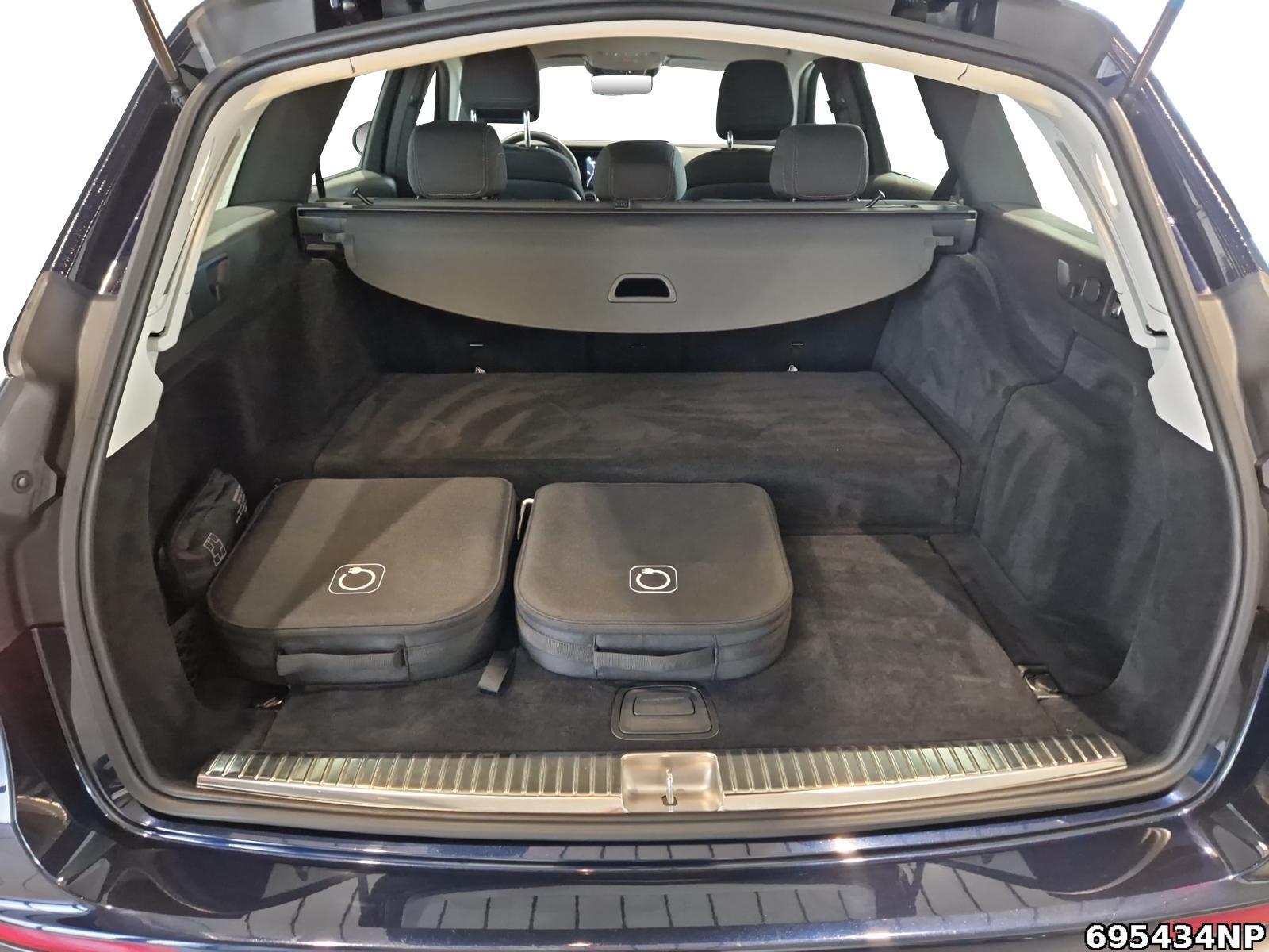 Fahrzeugabbildung Mercedes-Benz E 300 T Avantgarde DISTRONIC LED CarPlay