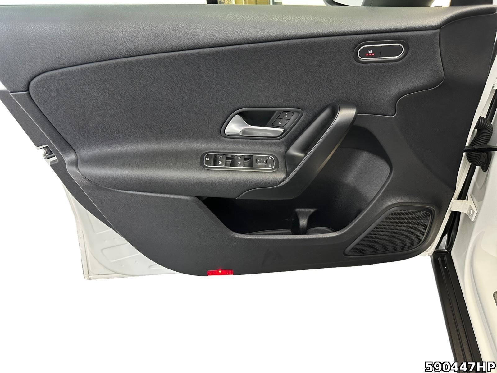 Fahrzeugabbildung Mercedes-Benz A 200 *Automatik Tempomat Spurhalte Parktronic