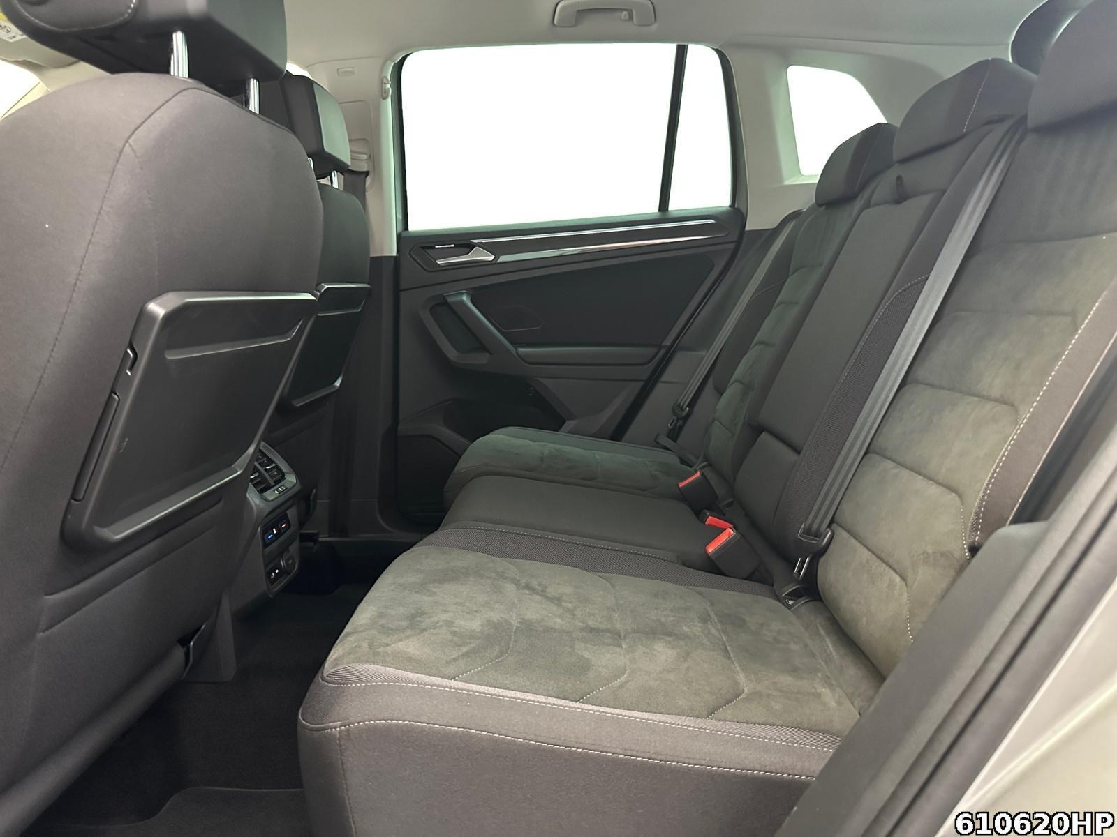 Fahrzeugabbildung Volkswagen Tiguan 1.5 TSI Highline- R-Line AHK LED 19