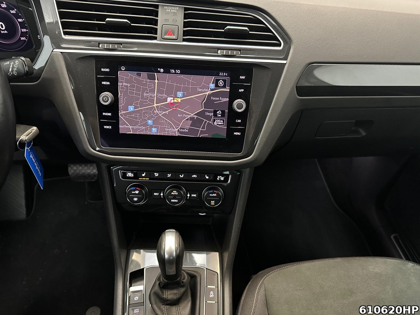 Fahrzeugabbildung Volkswagen Tiguan 1.5 TSI Highline- R-Line AHK LED 19