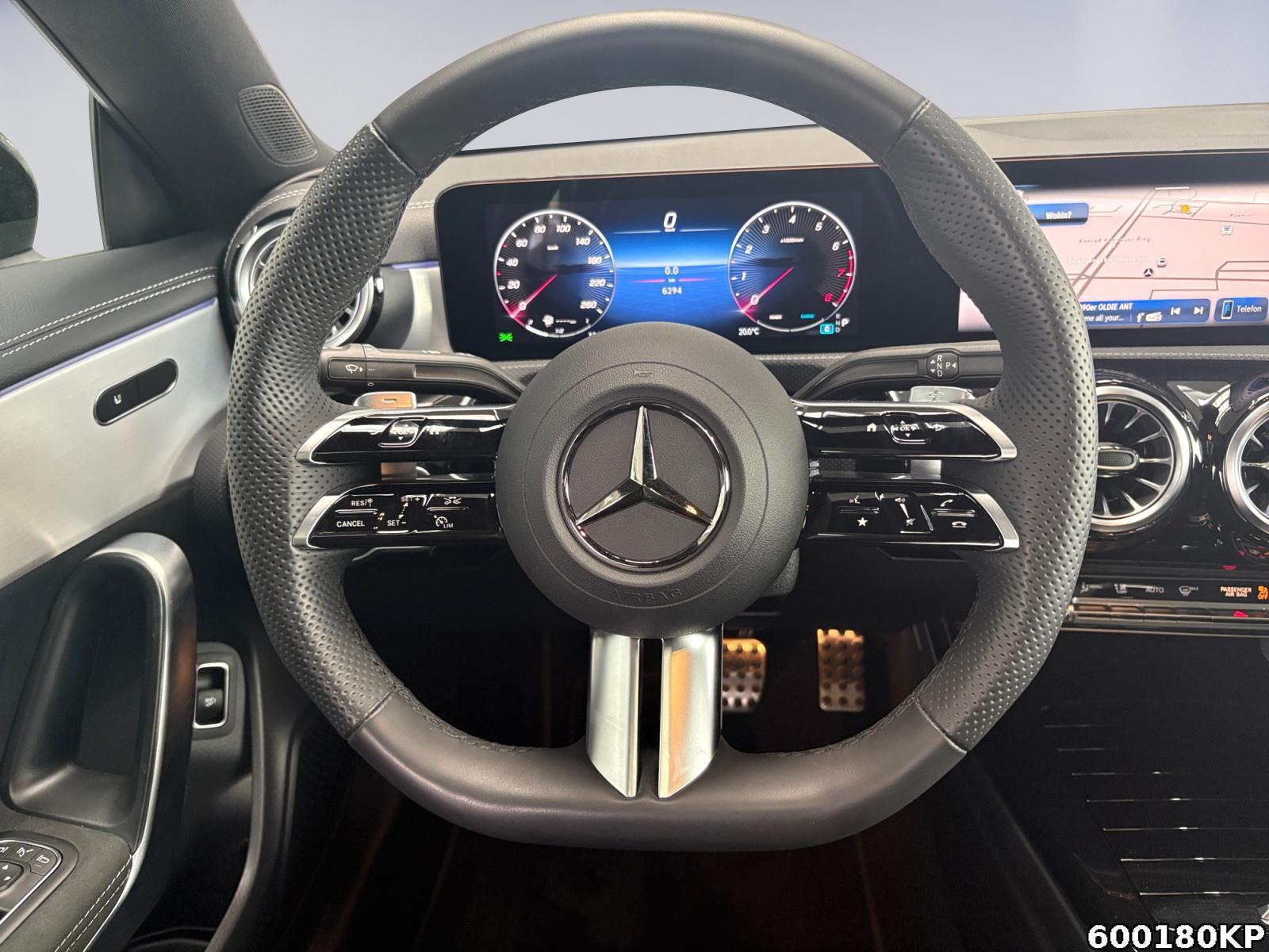 Fahrzeugabbildung Mercedes-Benz CLA 200 AMG DISTRONIK Pano Ambiente Kamera