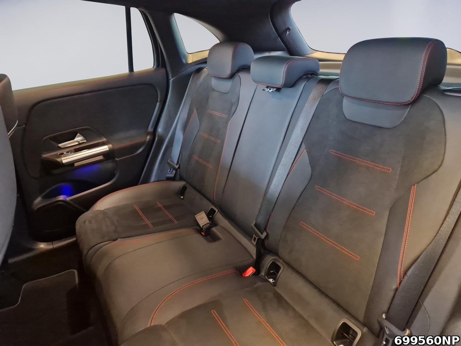 Fahrzeugabbildung Mercedes-Benz GLA 200 d AMG Line LED Kamera Keyless 19