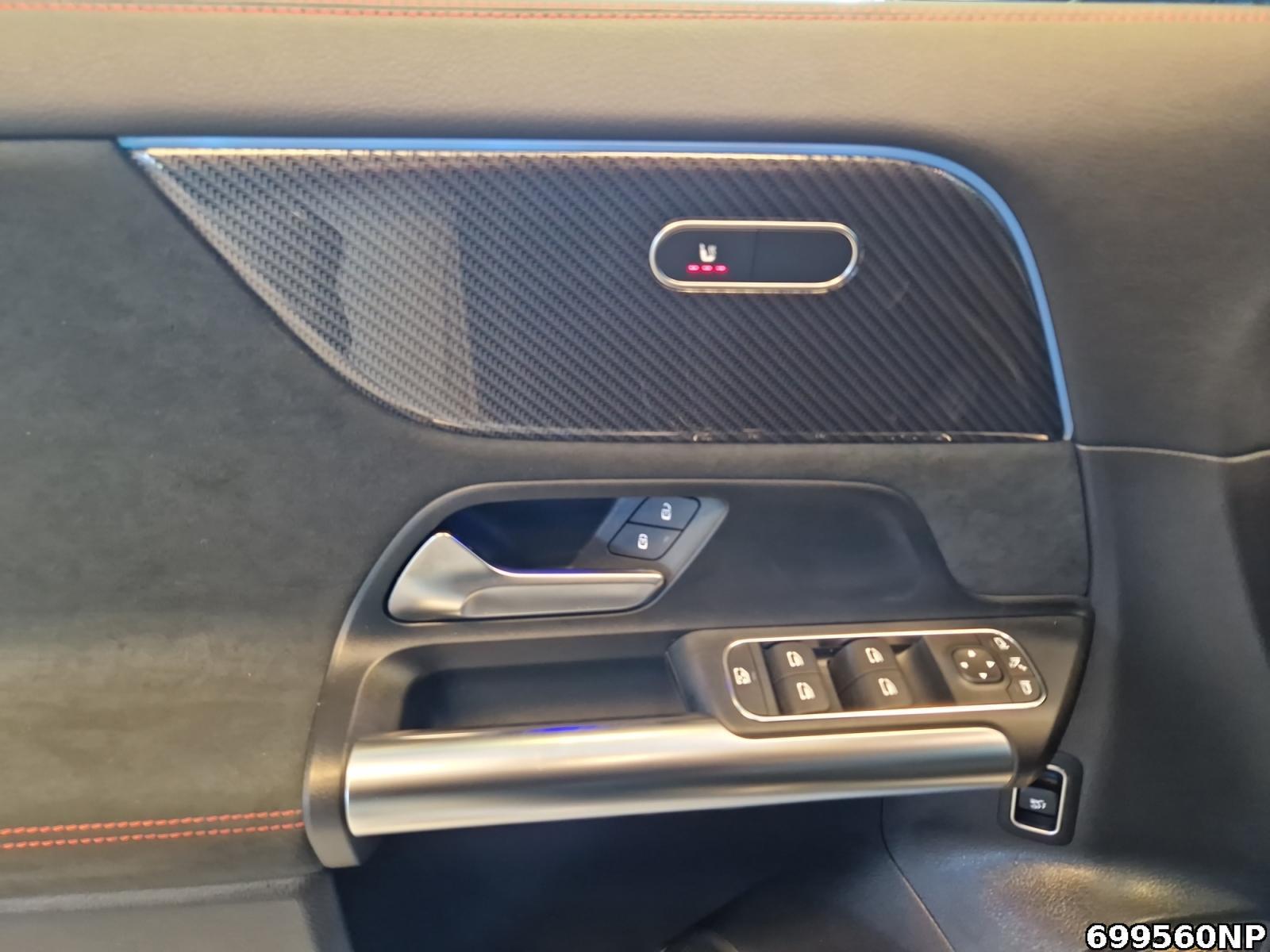 Fahrzeugabbildung Mercedes-Benz GLA 200 d AMG Line LED Kamera Keyless 19