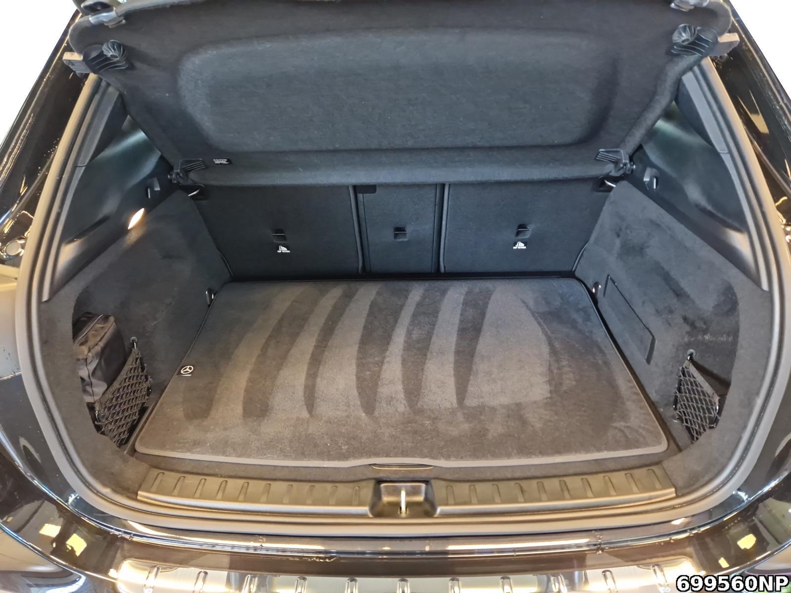 Fahrzeugabbildung Mercedes-Benz GLA 200 d AMG Line LED Kamera Keyless 19