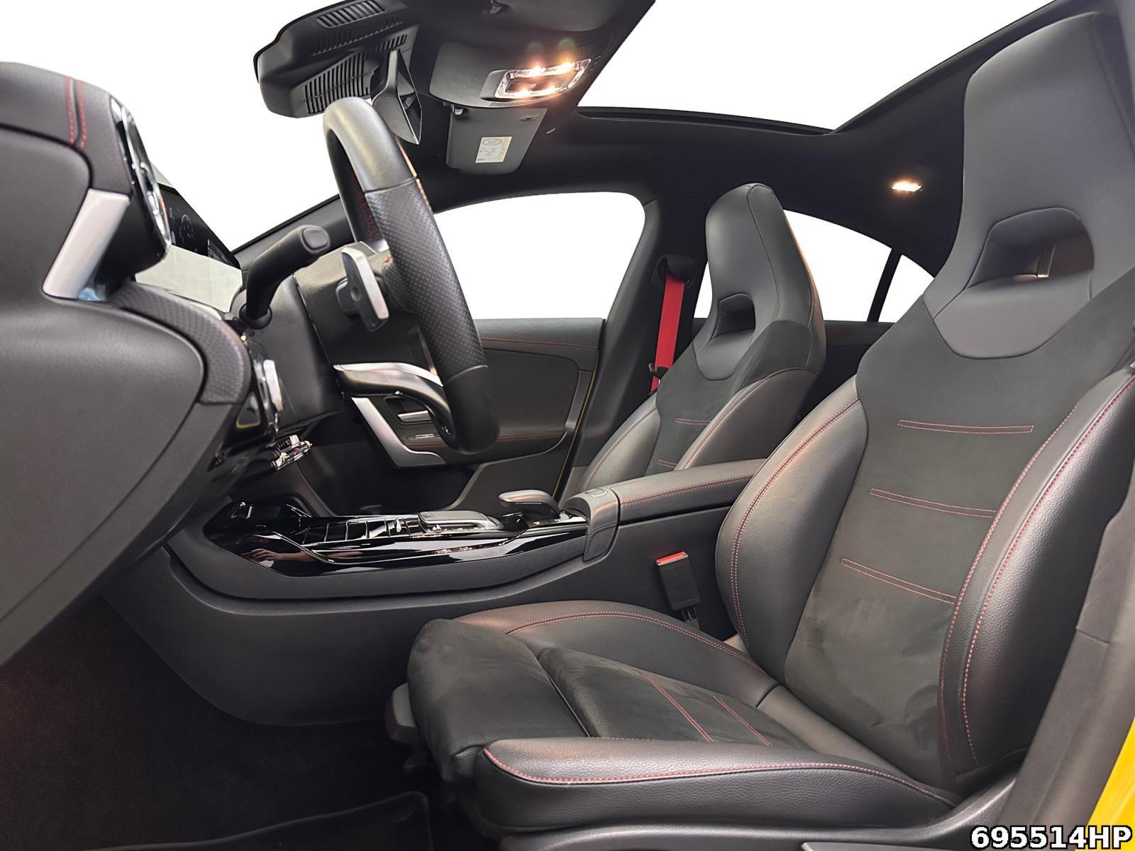 Fahrzeugabbildung Mercedes-Benz CLA 35 AMG 4M Coupé Night Pano Sound Kamera LED