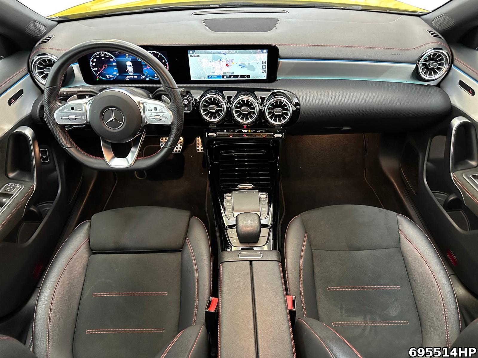 Fahrzeugabbildung Mercedes-Benz CLA 35 AMG 4M Coupé Night Pano Sound Kamera LED